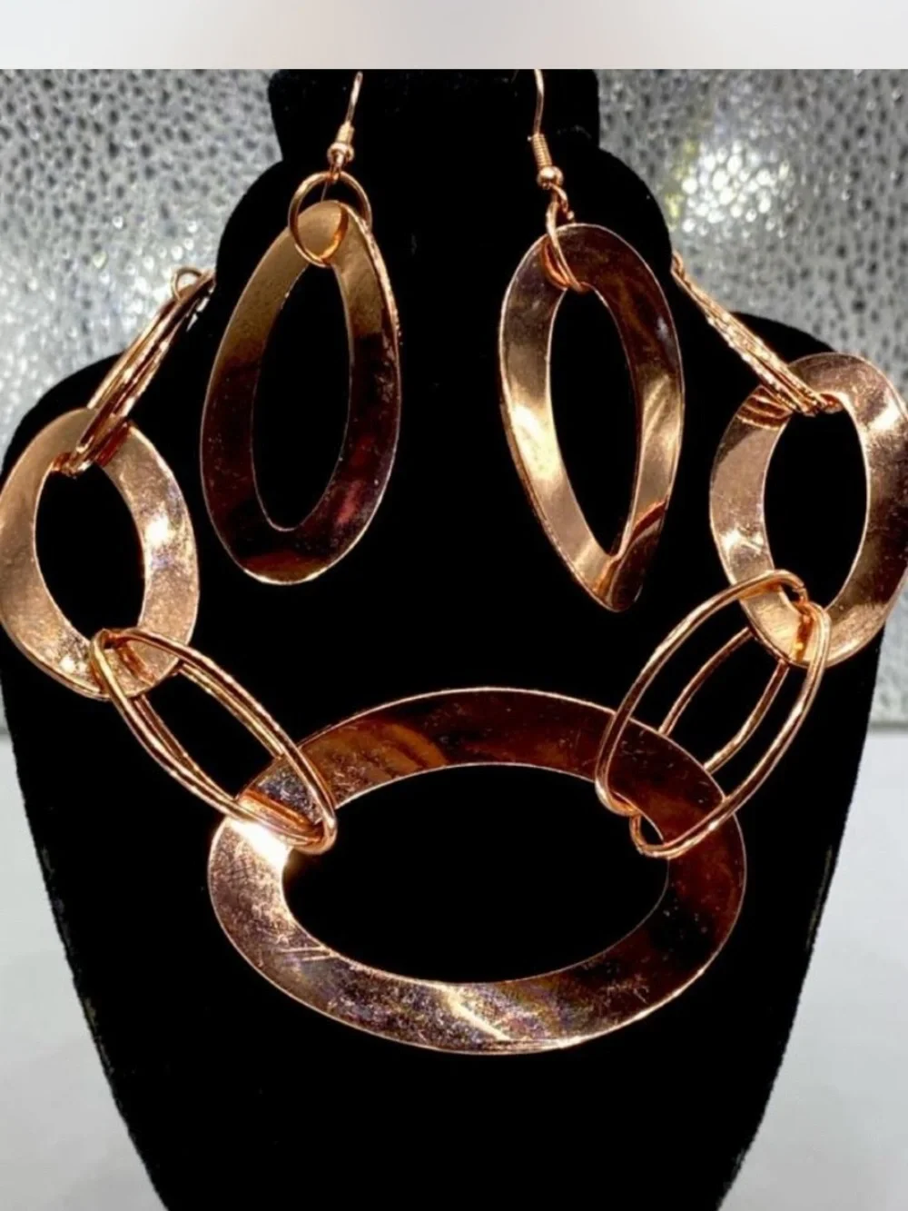 Ladies # Gold-Tone Linked Oval Necklace /  Earrings ***